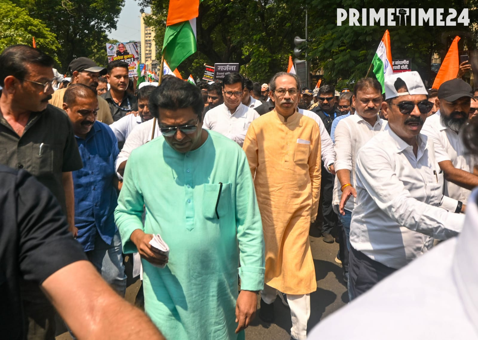 मुंबई में SIR के खिलाफ राज और उद्धव ठाकरे का शक्ति प्रदर्शन, हजारों लोग मार्च में शामिल