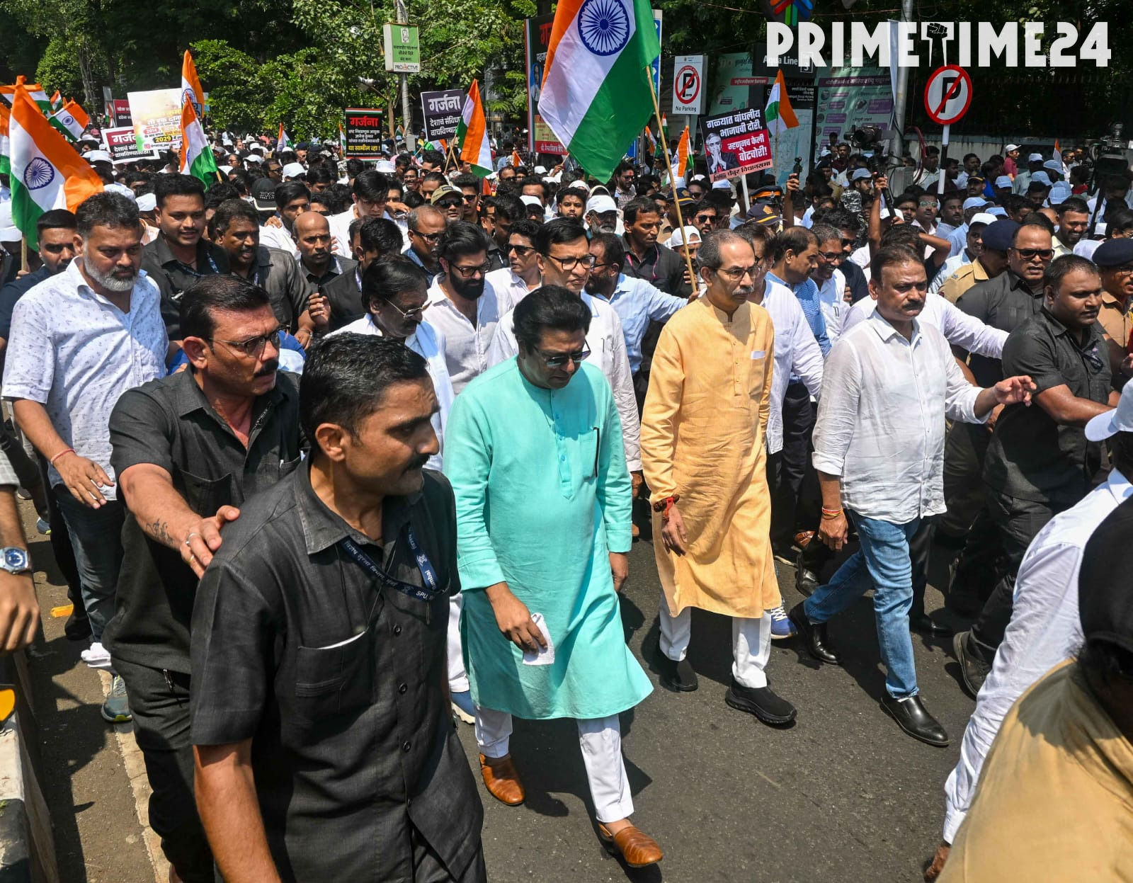 मुंबई में SIR के खिलाफ राज और उद्धव ठाकरे का शक्ति प्रदर्शन, हजारों लोग मार्च में शामिल