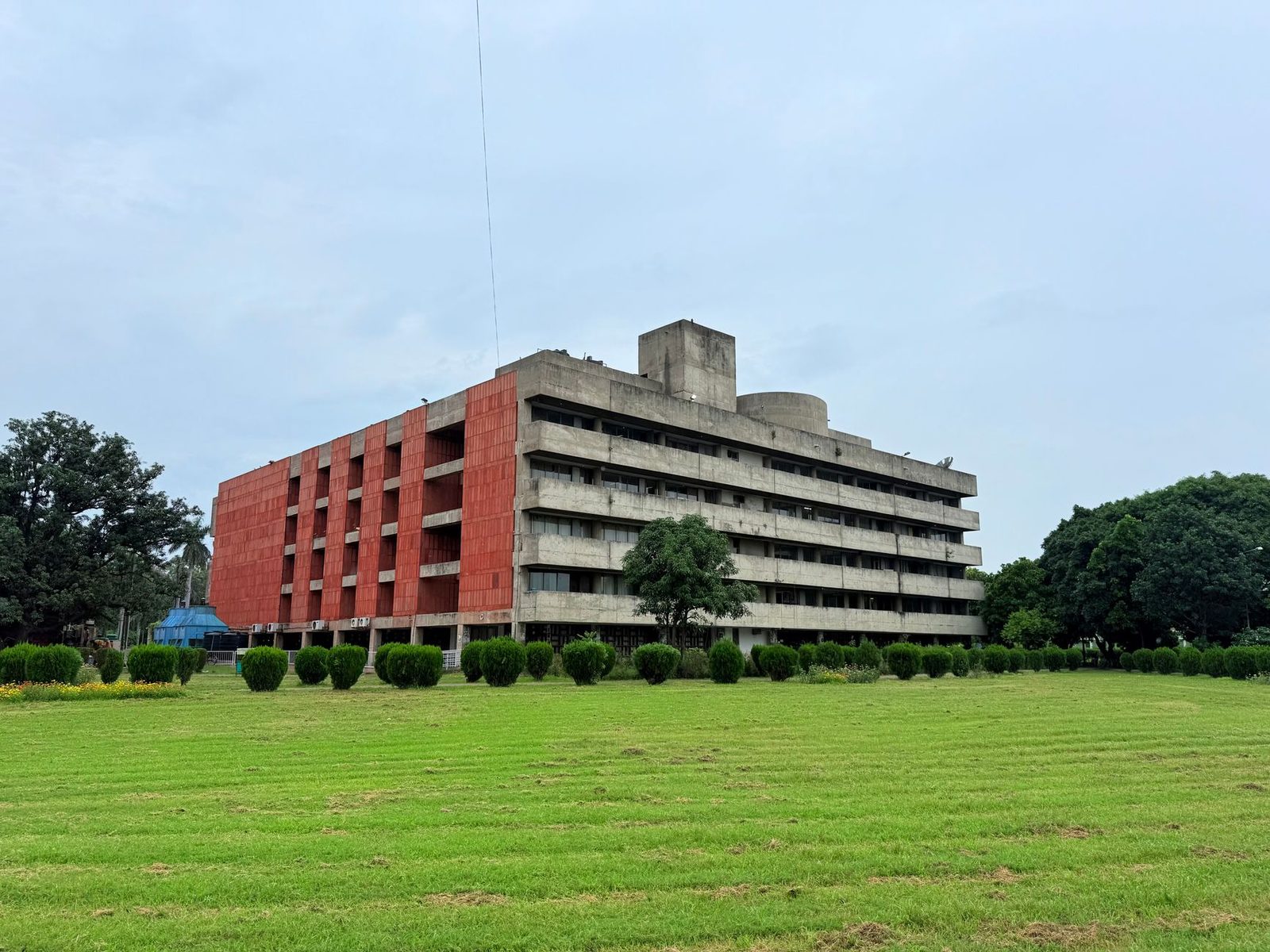 नागपुरात मालमत्ता कराच्या ८ कोटींच्या थकबाकीसाठी मनपाची कचिपुरातील लॉन्स, हॉटेल्सवर कारवाई