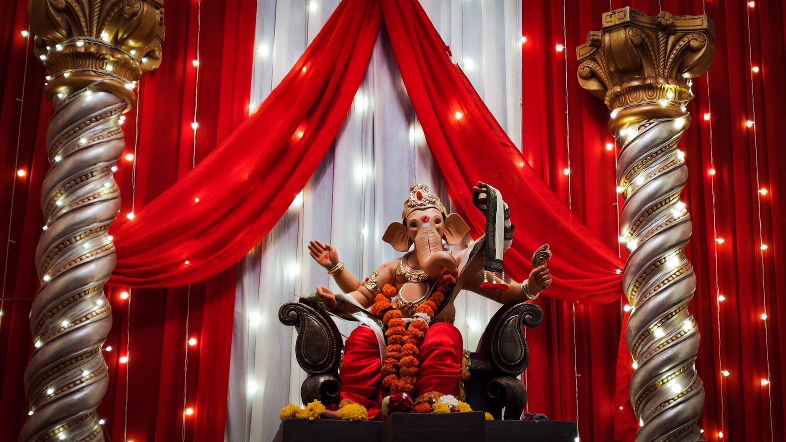 Ganpati Decoration 2026: यंदा बाप्पाची आरास खिशाला कात्री लावणार, सजावट साहित्याच्या किमतीत 20 ते 30 टक्के वाढ