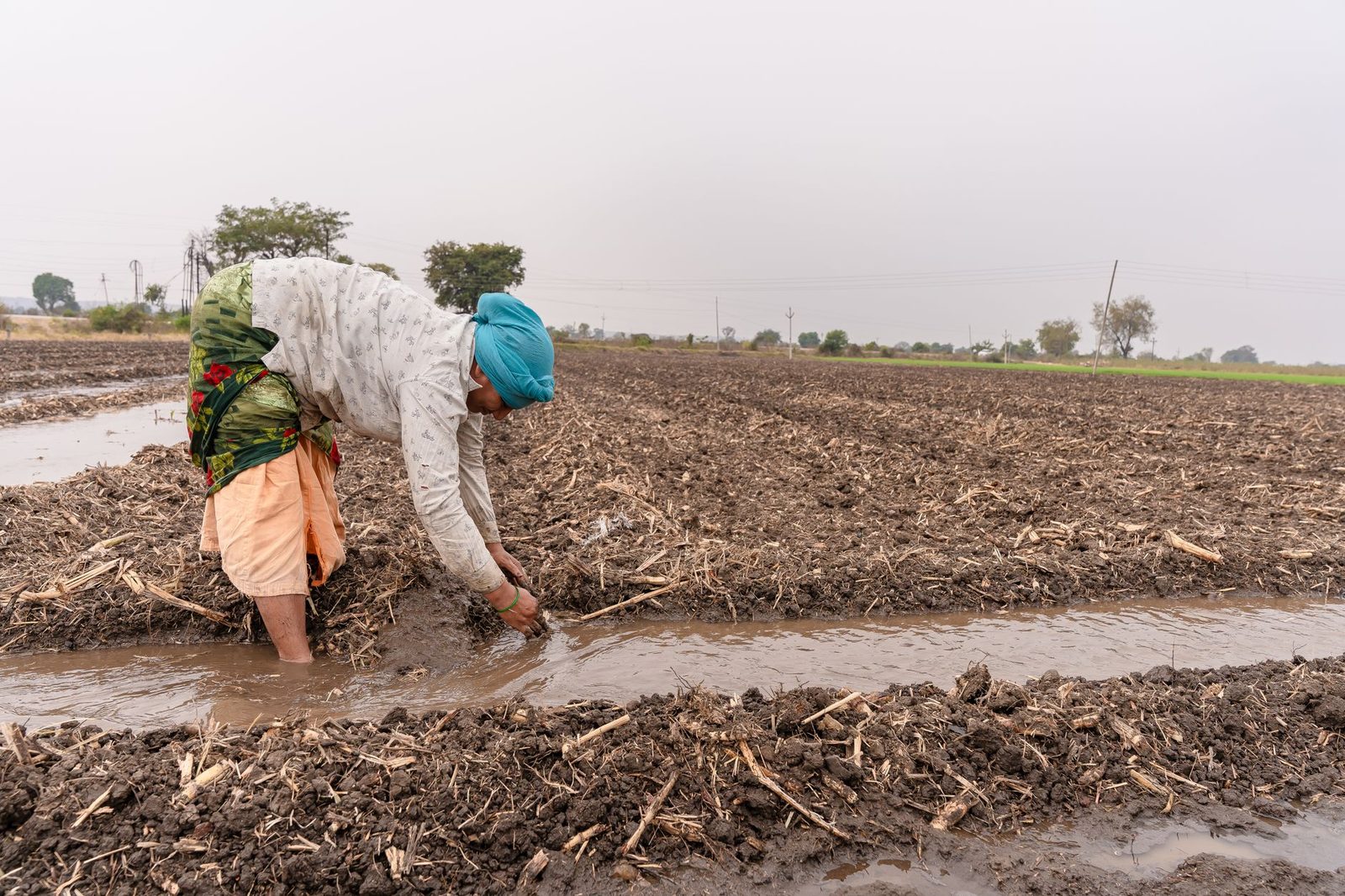 Sanjay Raut: farmers in crisis while ministers enjoy garba and DJ music