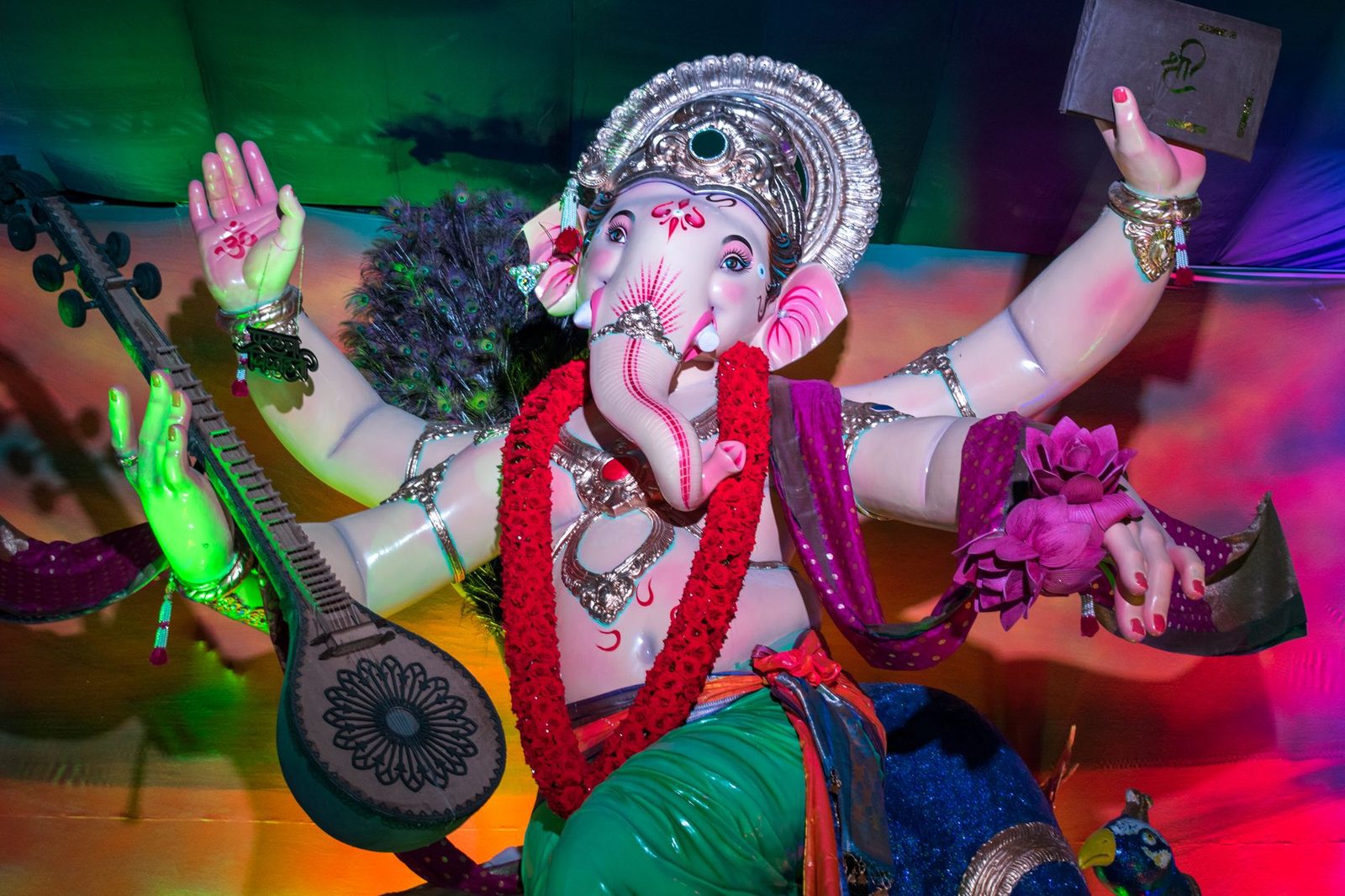 'मैत्रेया' सिनेमातलं 'तुझे नाव घेता' गाणं प्रेक्षकांच्या भेटीला, क्रांती रेडकर-उर्मिला कानेटकरचं नृत्य खास
