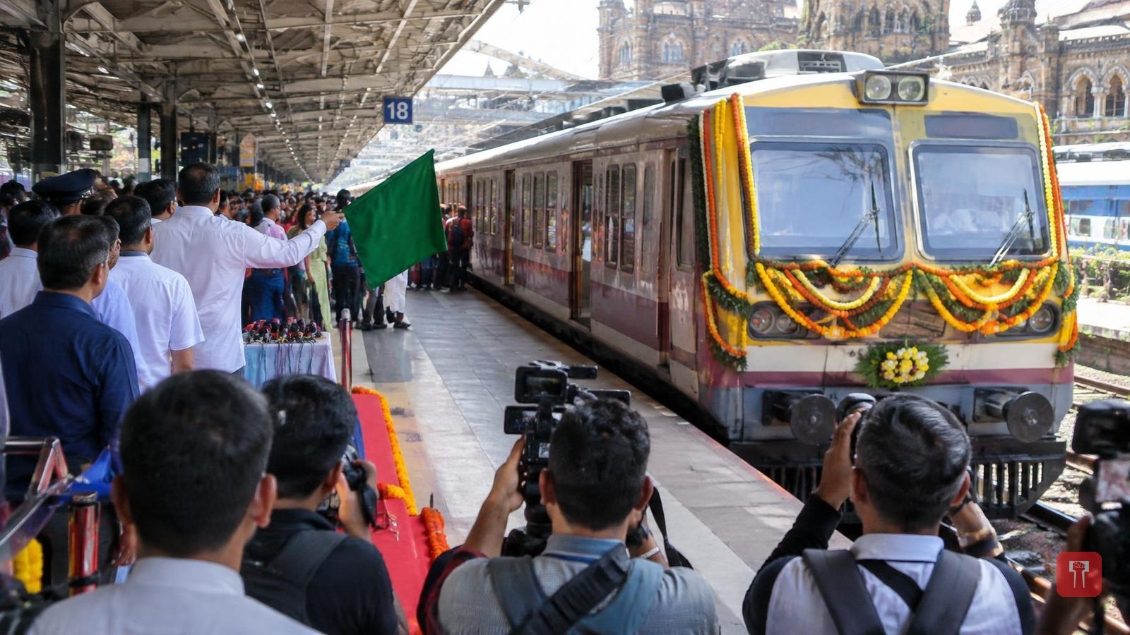 गणपती बाप्पा मोरया! गणेशभक्तांना घेऊन 'नमो एक्स्प्रेस' कोकणाकडे रवाना