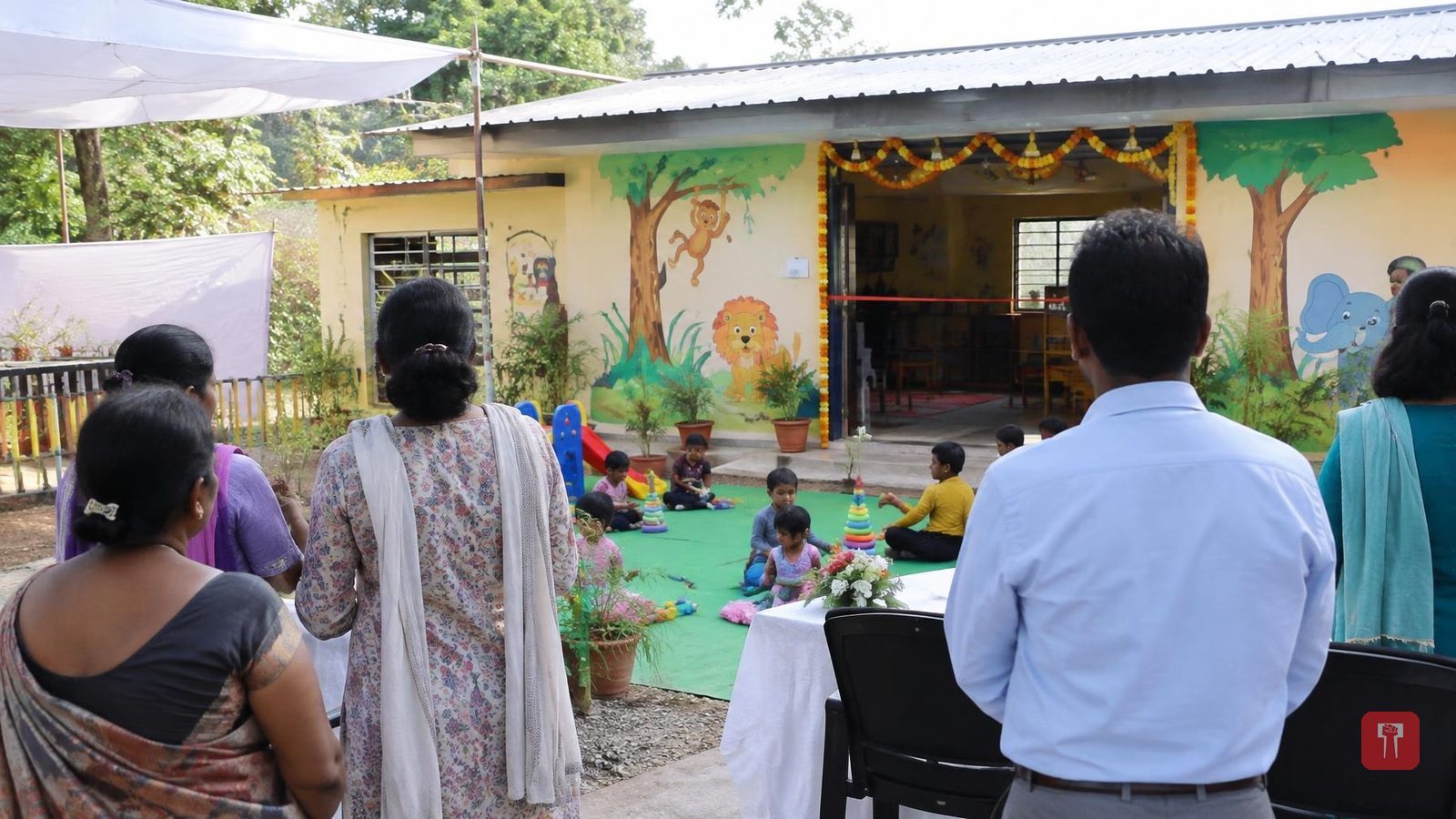 गडचिरोलीच्या एटापल्लीत टाटा ट्रस्ट्स आणि मोबाईल क्रेचेसच्या मदतीने पहिली सामुदायिक क्रेच सुरू