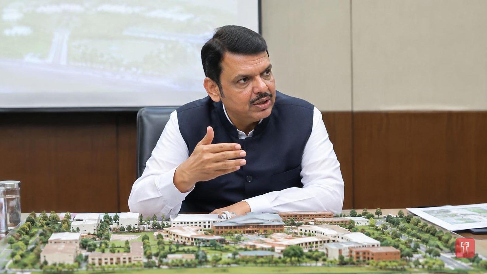 Fadnavis: design new Gondwana University campus for future needs
