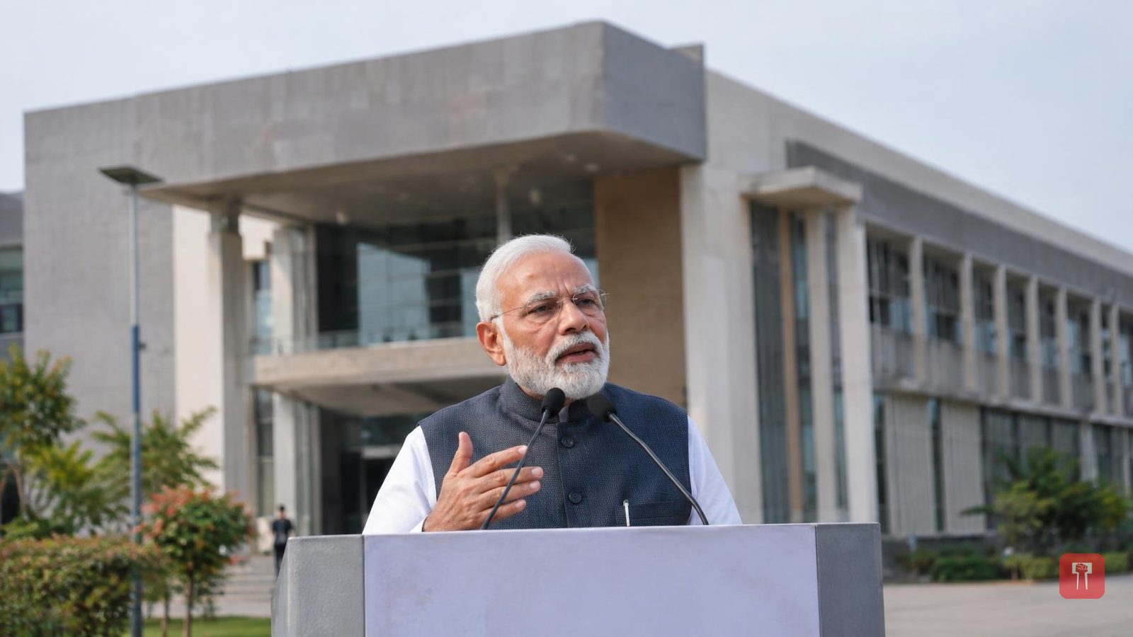 वडोदऱ्यातील गती शक्ती विश्वविद्यालयाची मोदींनी केली खास दखल, कोणते कोर्स शिकवले जातात?