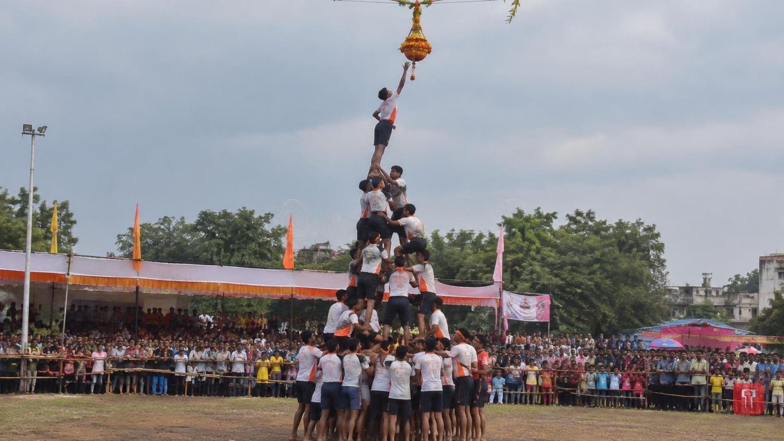 चंद्रपुरात दहीहंडी महोत्सवात नियम पाळून डीजे वाजवल्याने खासदार धानोरकर यांच्याकडून आयोजकांचे कौतुक