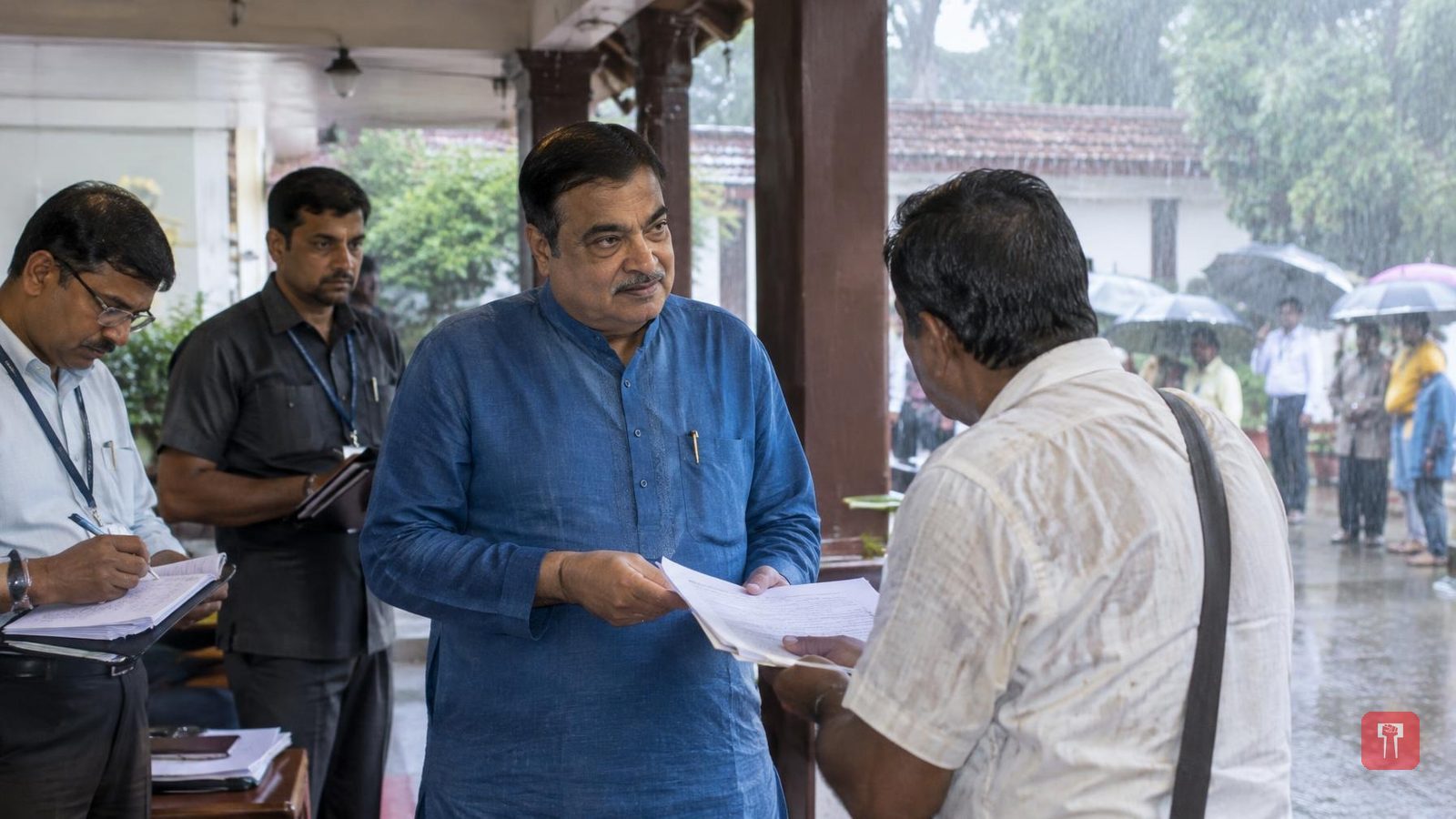 Despite heavy rain, crowds throng Gadkari's public grievance meeting in Nagpur