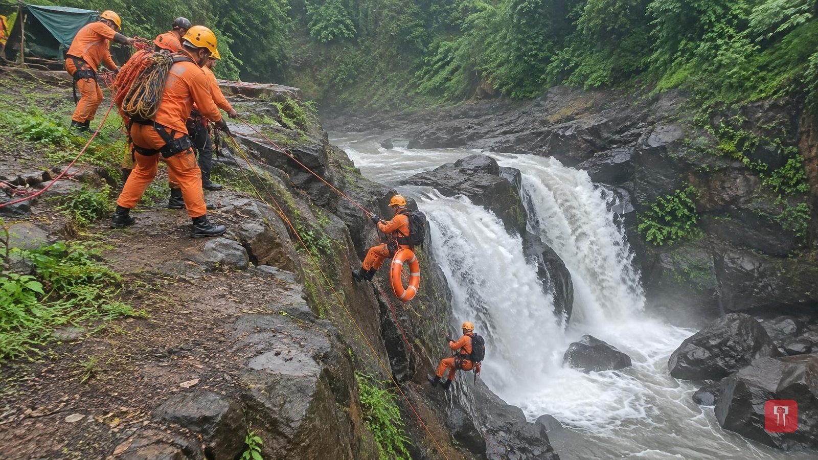 SDRF rescues four Nagpur friends trapped in Chhindwara waterfall