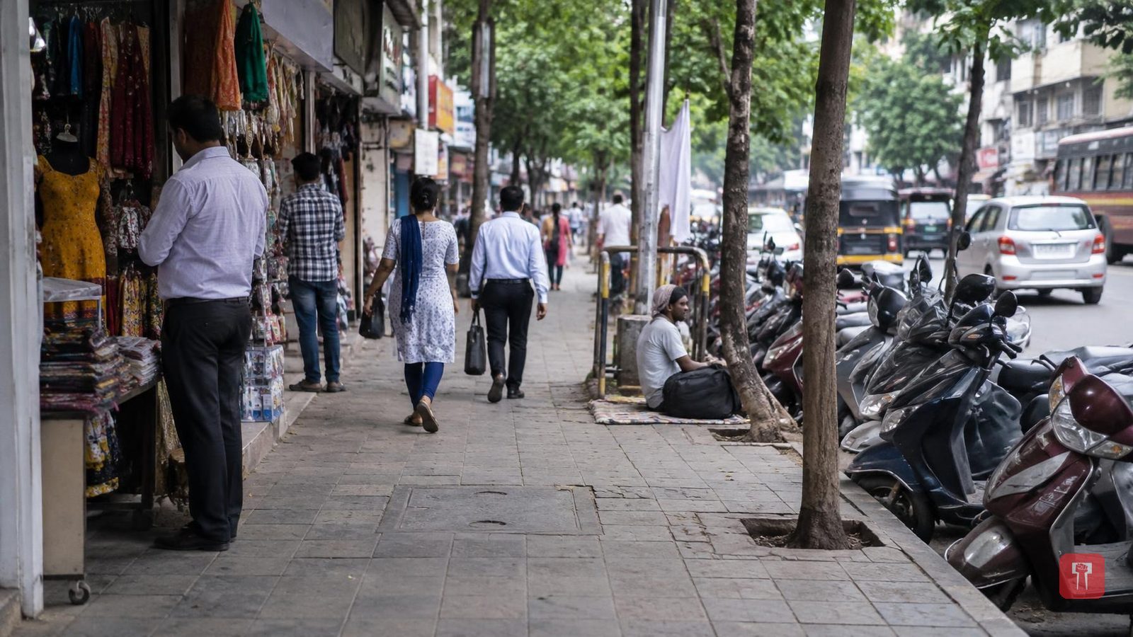 3 हजार कोटींचा मालक आमदार बनला रस्त्यावरचा भिकारी, घाटकोपरच्या भाजप आमदाराचा भीक मागतानाचा व्हिडीओ व्हायरल