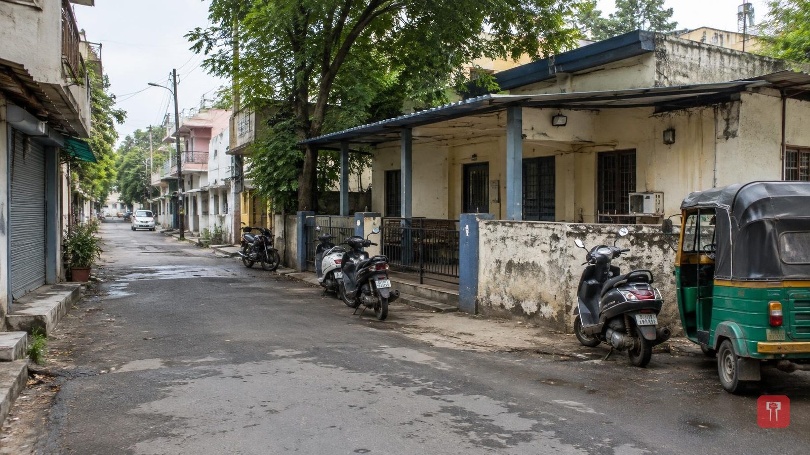 तलवारीने गळा कापण्याचा प्रयत्न! हात आडवा धरून वाचवला जीव