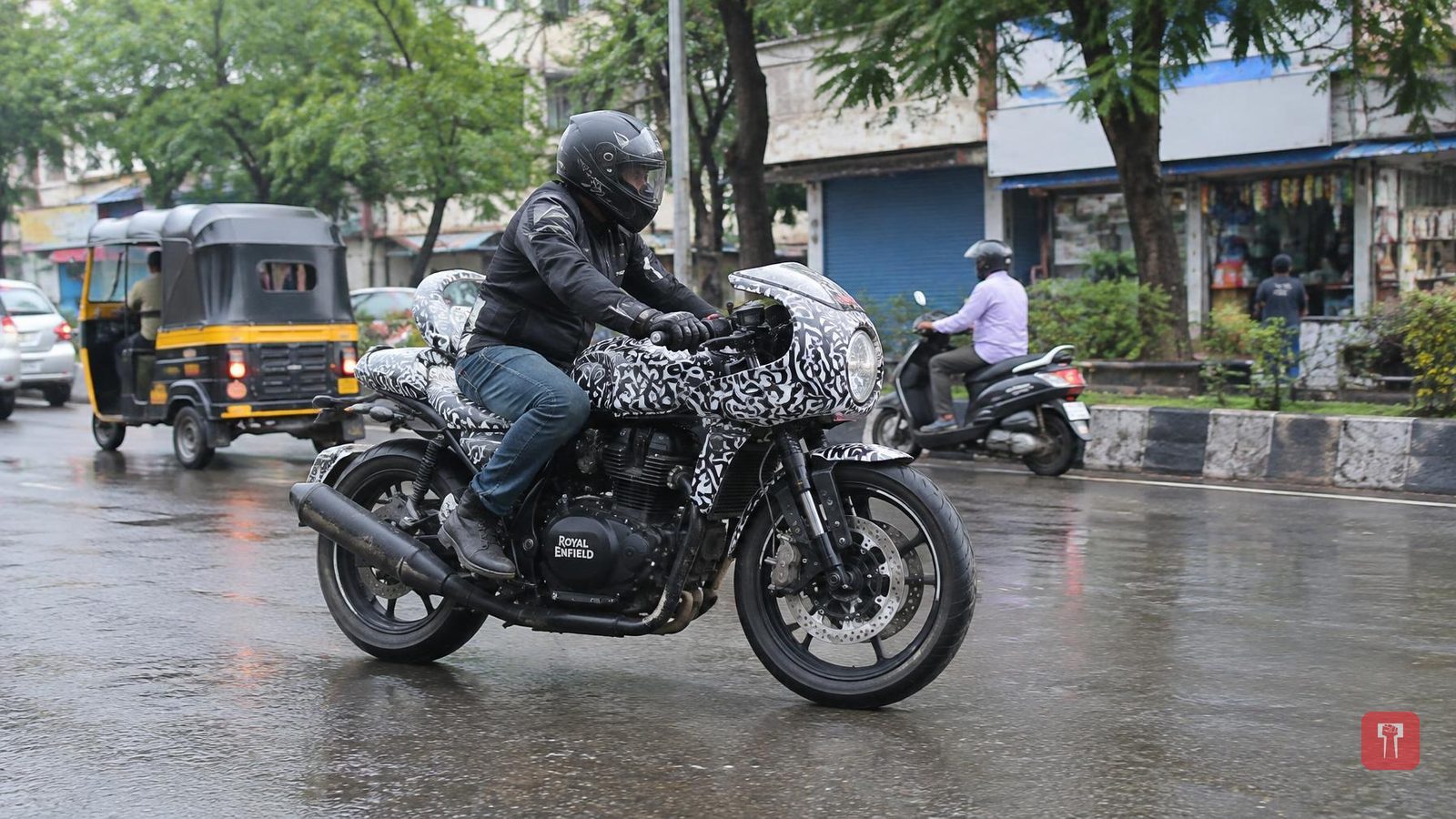 रॉयल एनफील्डची नवीन 750cc बाइक टेस्टिंगमध्ये; फेअरिंग आणि ड्युअल डिस्क ब्रेकने वेधले लक्ष