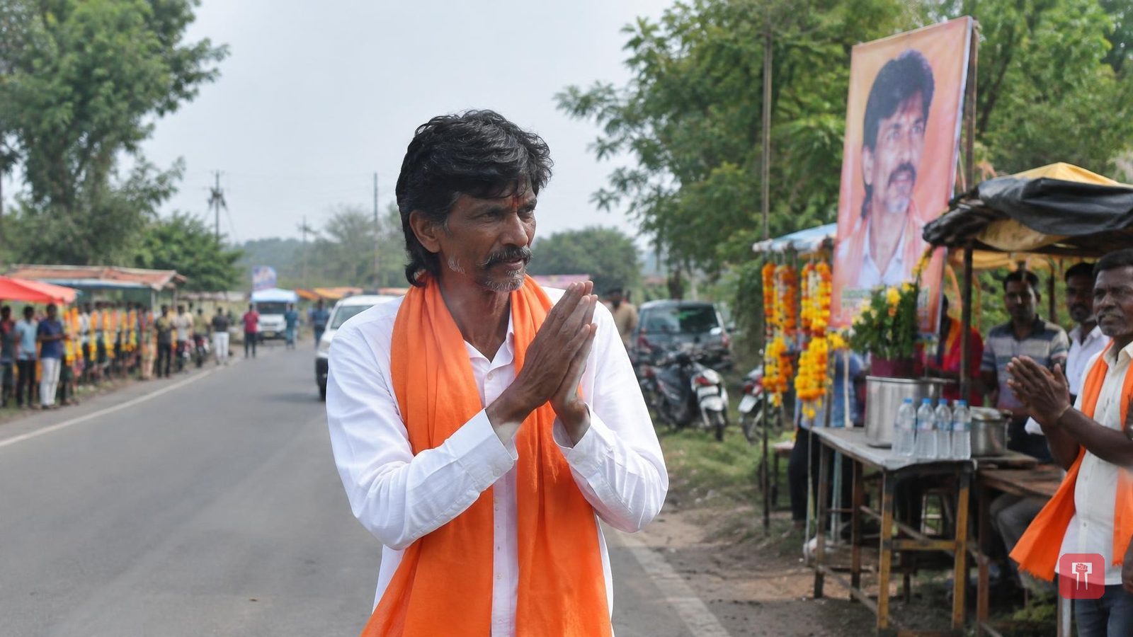 Manoj Jarange marches towards Mumbai, halts at Shrigonda today