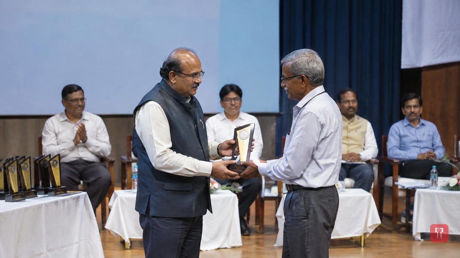 Use retired engineers' experience in water management, says Vikhe Patil