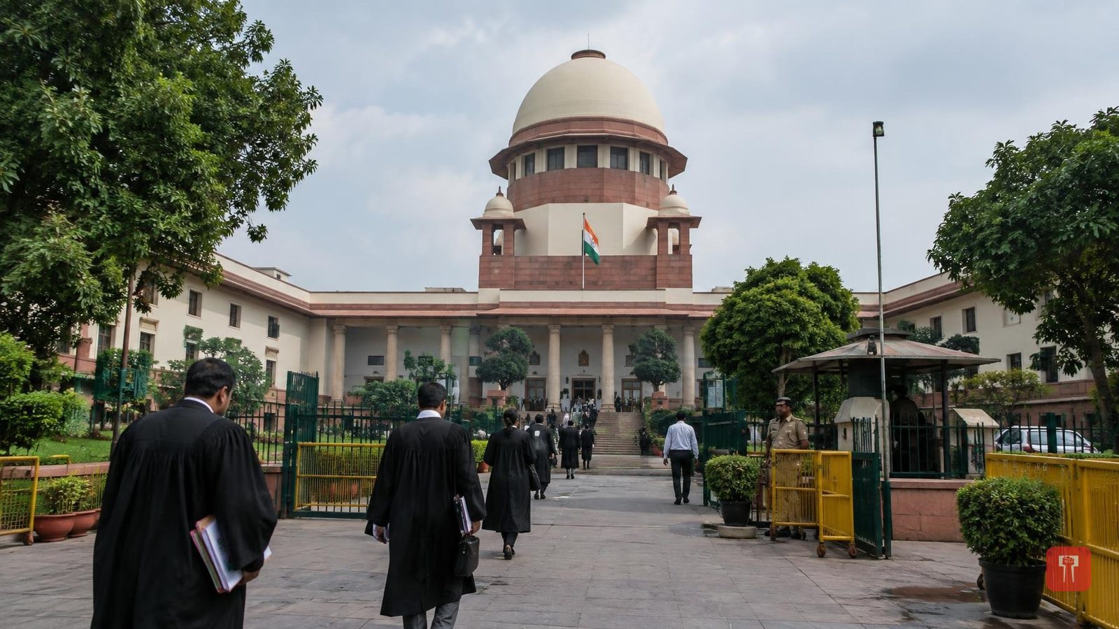शिवसेना धनुष्यबाण चिन्हावरून सर्वोच्च न्यायालयाचे निवडणूक आयोगाला प्रश्न