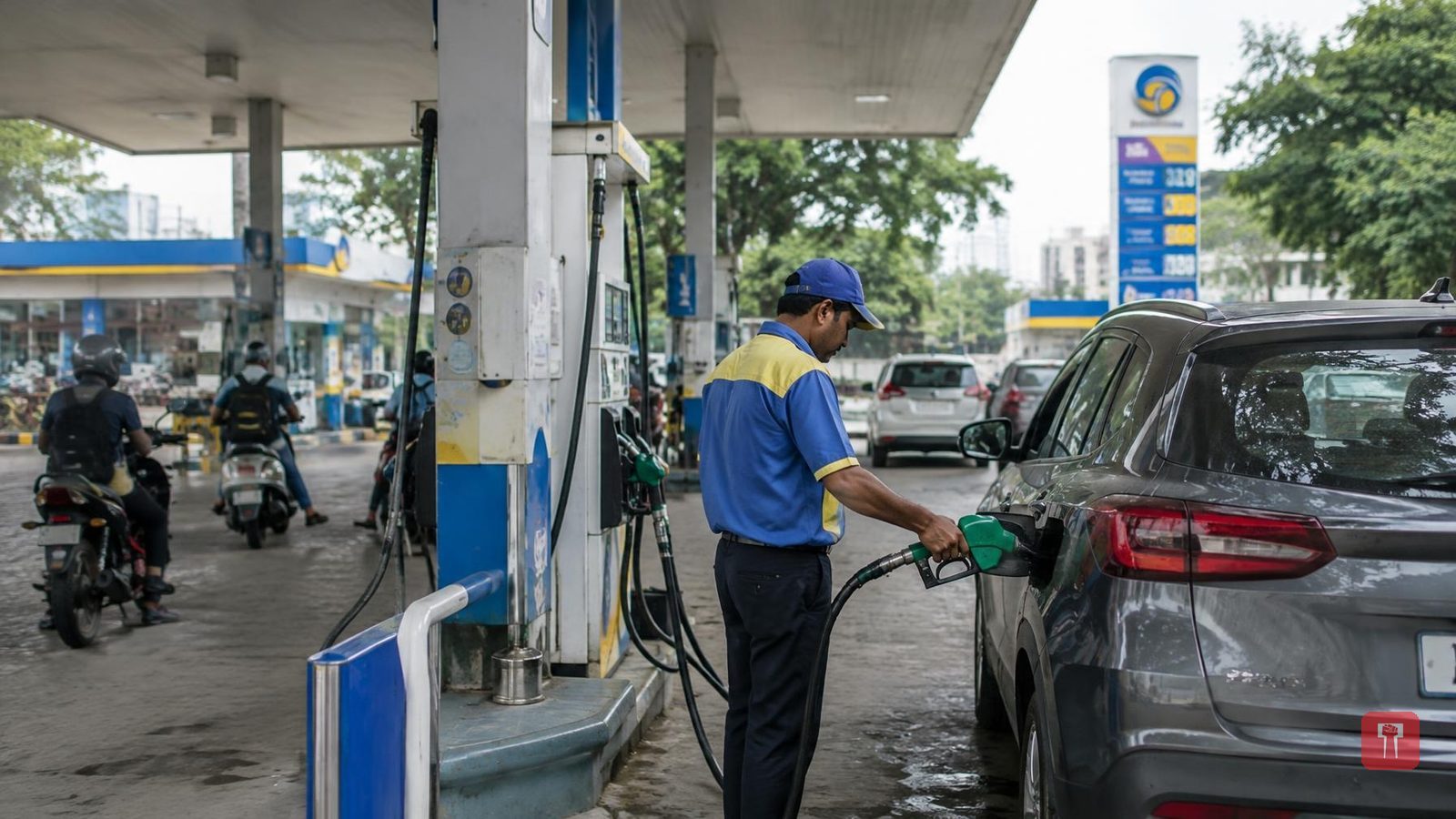 Govt cuts windfall tax on petrol, diesel exports