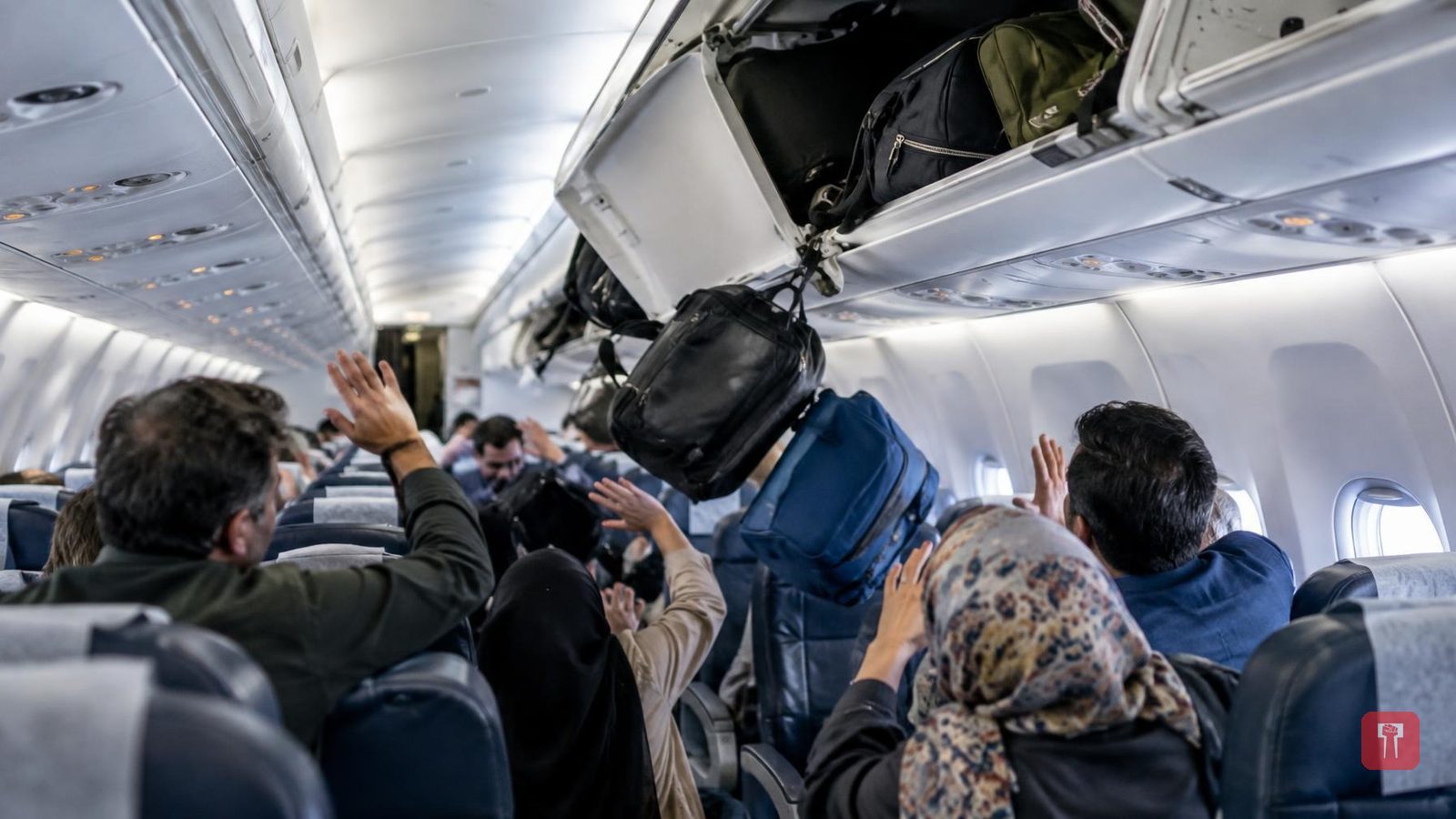 Boeing 737 : हवेत थरार! इराणमध्ये बोईंग विमान प्रचंड हादरले, केबिनमध्ये किंकाळ्या आणि आक्रोश; VIDEO VIRAL