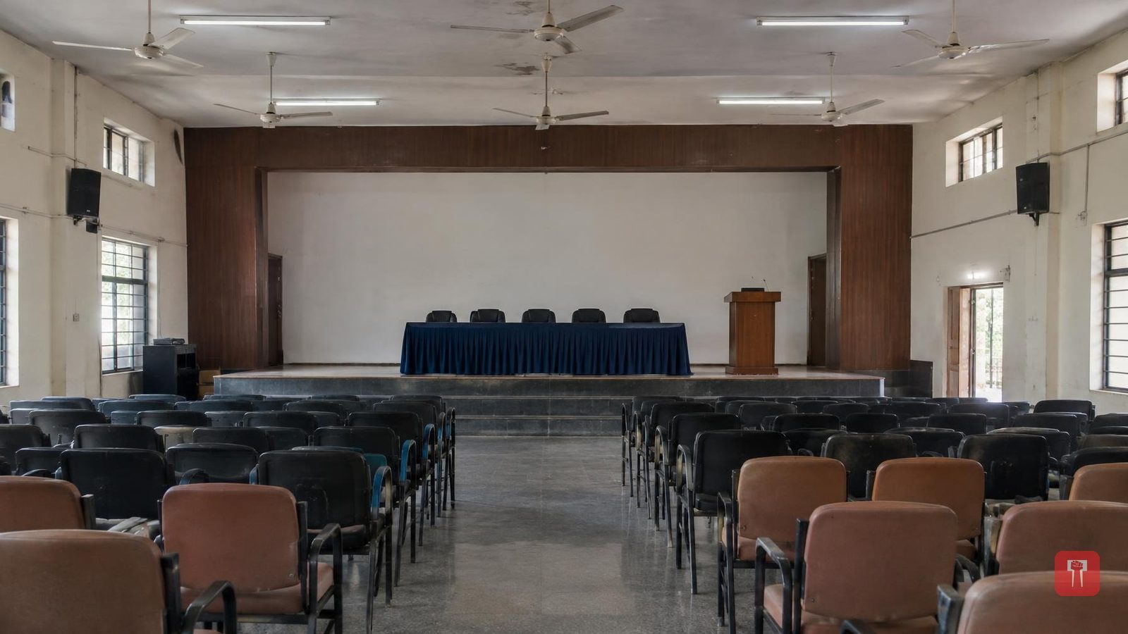चंद्रपुरात कंपन्यांवर दबाव आणणाऱ्यांवर थेट गुन्हे दाखल करणार, पोलिसांचा इशारा