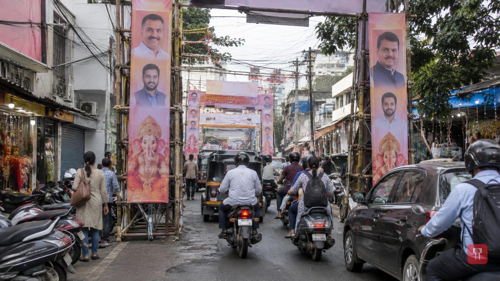गणेशोत्सवात 5,000 अवैध स्वागत कमानी, मनपाच्या महसुलाला फटका आणि रस्त्यांवर कोंडी