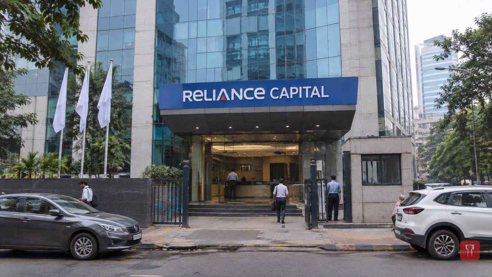 LIC ला तब्बल 2684 कोटींचा चुना, अनिल अंबानींच्या अडचणीत पुन्हा वाढ, CBI ची धडक कारवाई