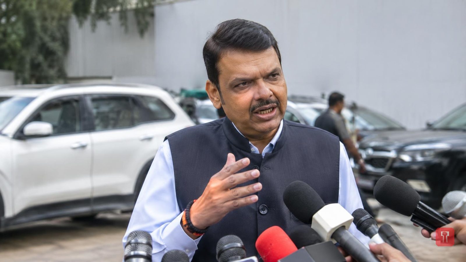 Devendra Fadnavis on Rahul Gandhi : 'राहुल गांधींनी पक्ष सोडून स्टँडअप कॉमेडियन व्हावं'; मोदींच्या मिमिक्रीवर