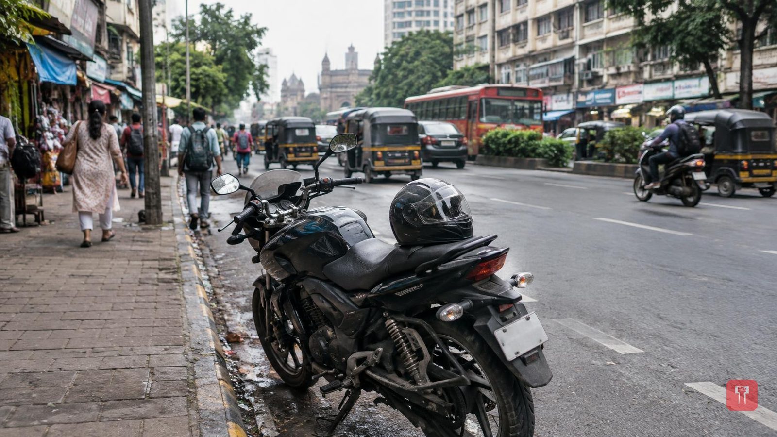 बाईक चालवणाऱ्या मुंबईकर तरुणीचा व्हिडिओ व्हायरल, पुरुषांच्या सभ्य वागण्याचं कौतुक
