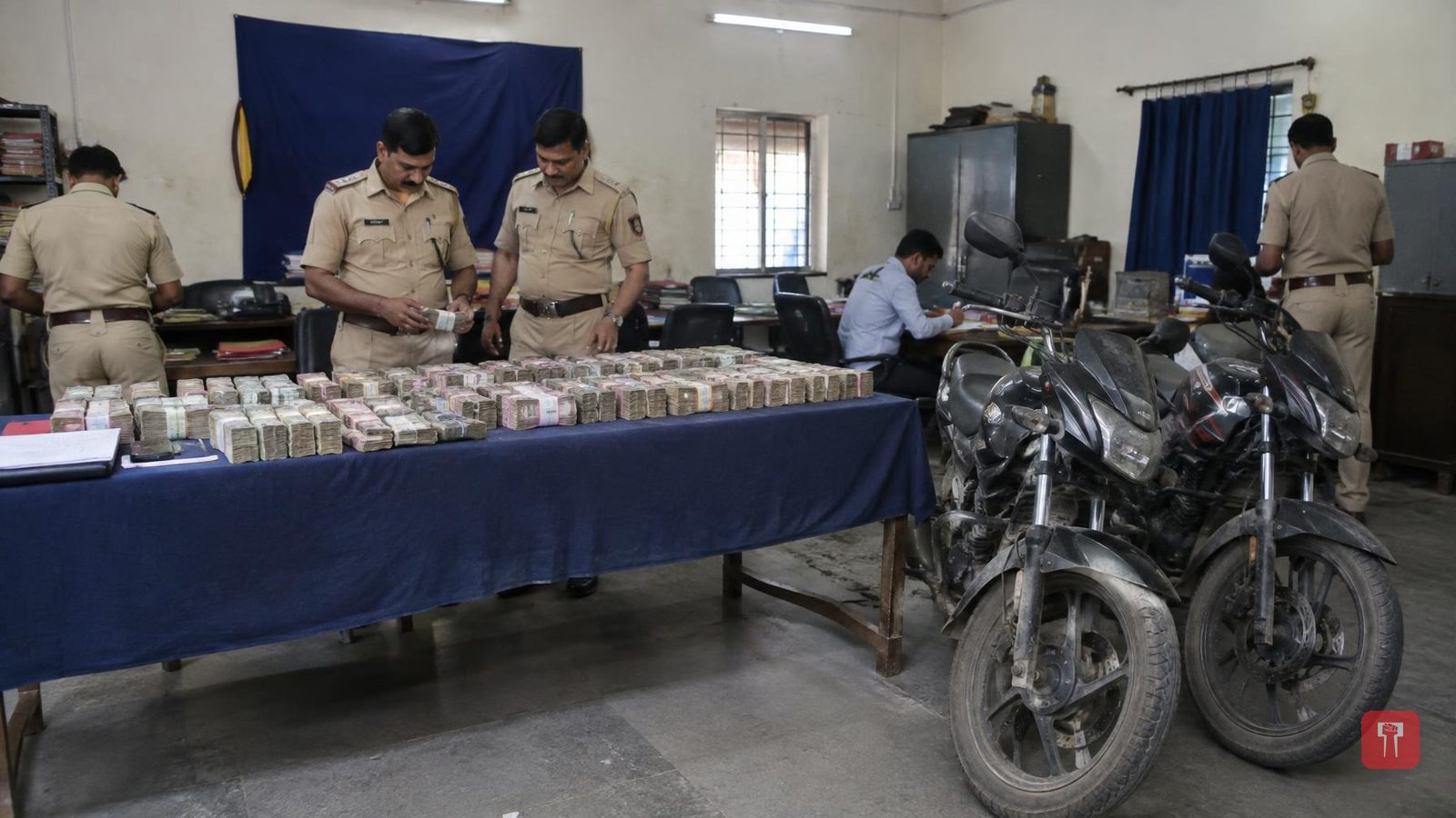 कल्याणमध्ये मालकाचे ४० लाख लुटले, माजी कर्मचाऱ्याचा कट; ३६ लाख जप्त, सहा जण अटकेत