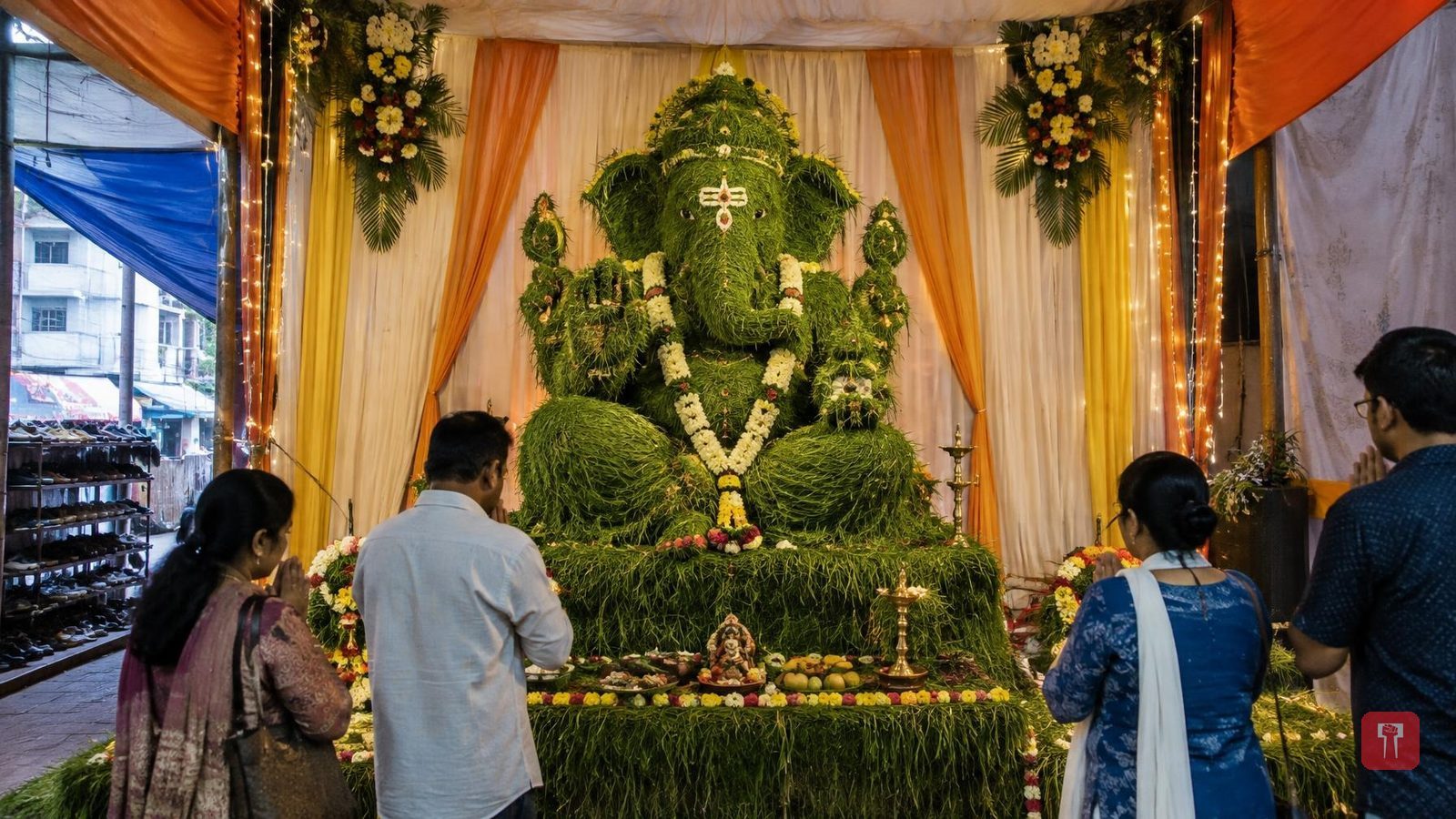 विक्रोळी में इस बार दूर्वा से बना गणपति, थीम 'गुरू से गूगल गुरू'
