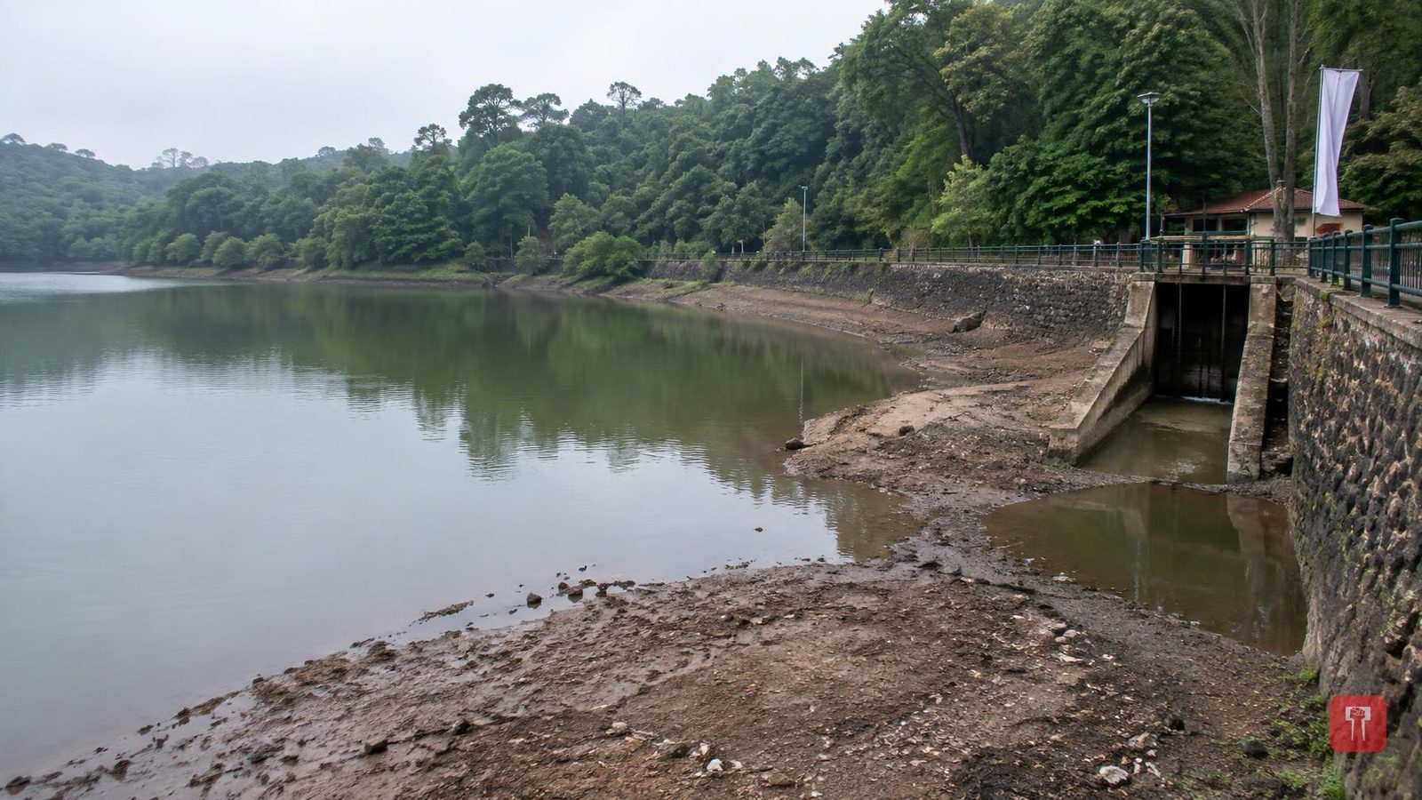 माथेरानच्या शार्लोट लेकमधील गाळ काढल्याच्या नोंदीवर संशय, चौकशीची मागणी