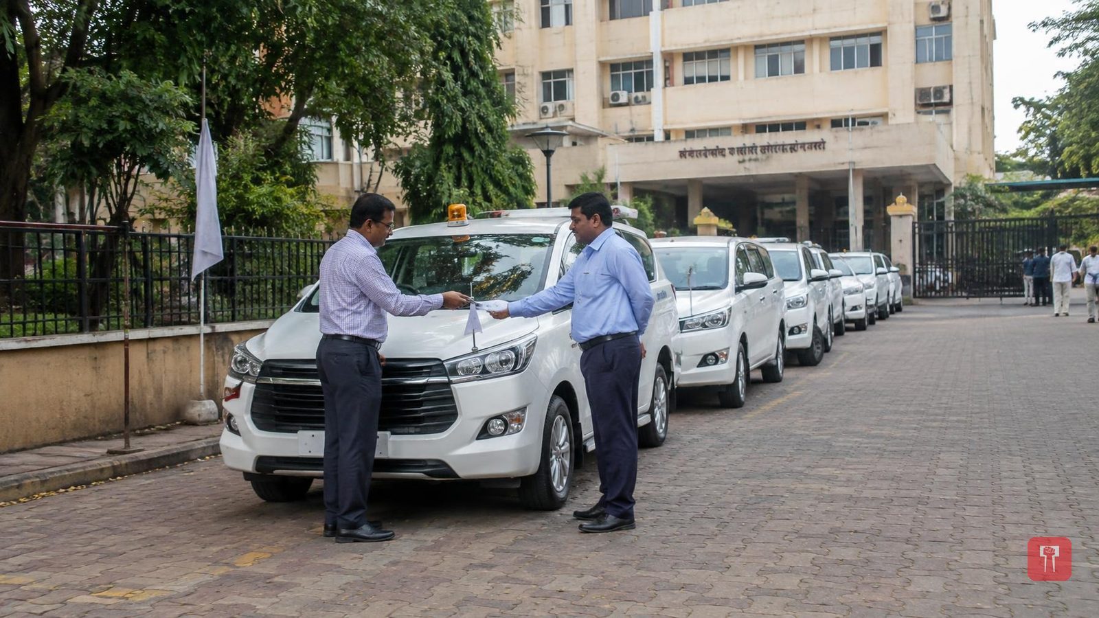 नागपूर मनपात वर्षभरात दुसऱ्यांदा आचार संहिता, महापौरांसह नेत्यांनी परत केल्या गाड्या