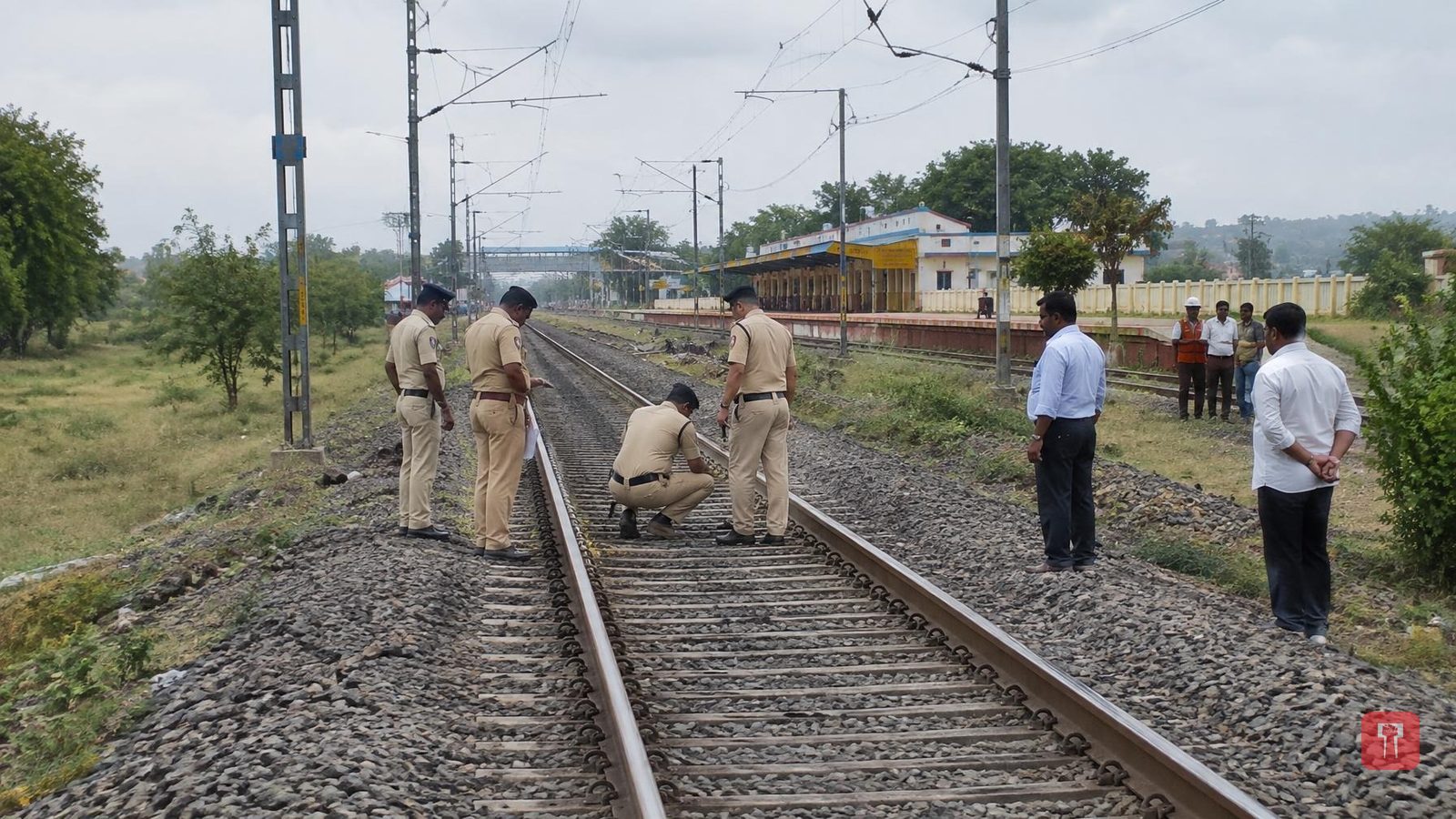 हातकणंगल्यात धनबाद एक्स्प्रेसची धडक; इयरफोन लावून रुळावरून चालणाऱ्या १७ वर्षांच्या तरुणीचा मृत्यू