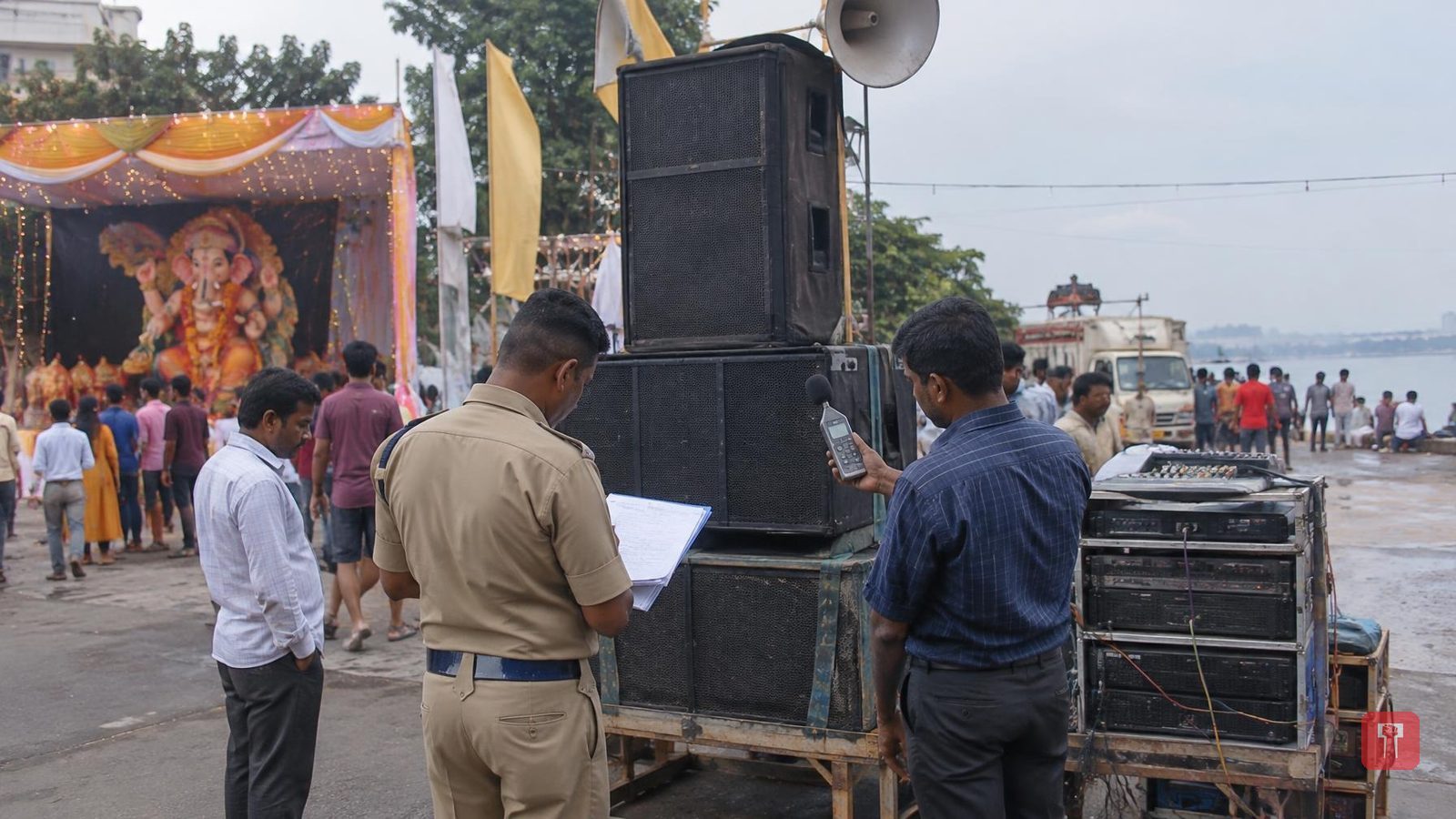 डीजे-लाऊडस्पीकर वाजवायचाय? आधी एक लाख रुपये डिपॉझिट भरा, हायकोर्टाचा निर्णय