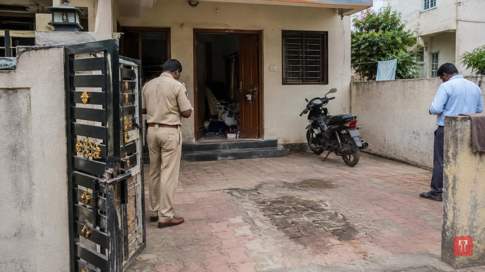 Warora bike stolen after door lock broken while owner was away in Pune