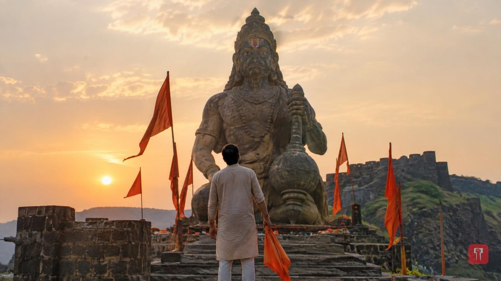 'बजरंगी' के पोस्टर में भव्य हनुमान मूर्ति के साथ सिद्धार्थ जाधव, कहानी को लेकर उत्सुकता
