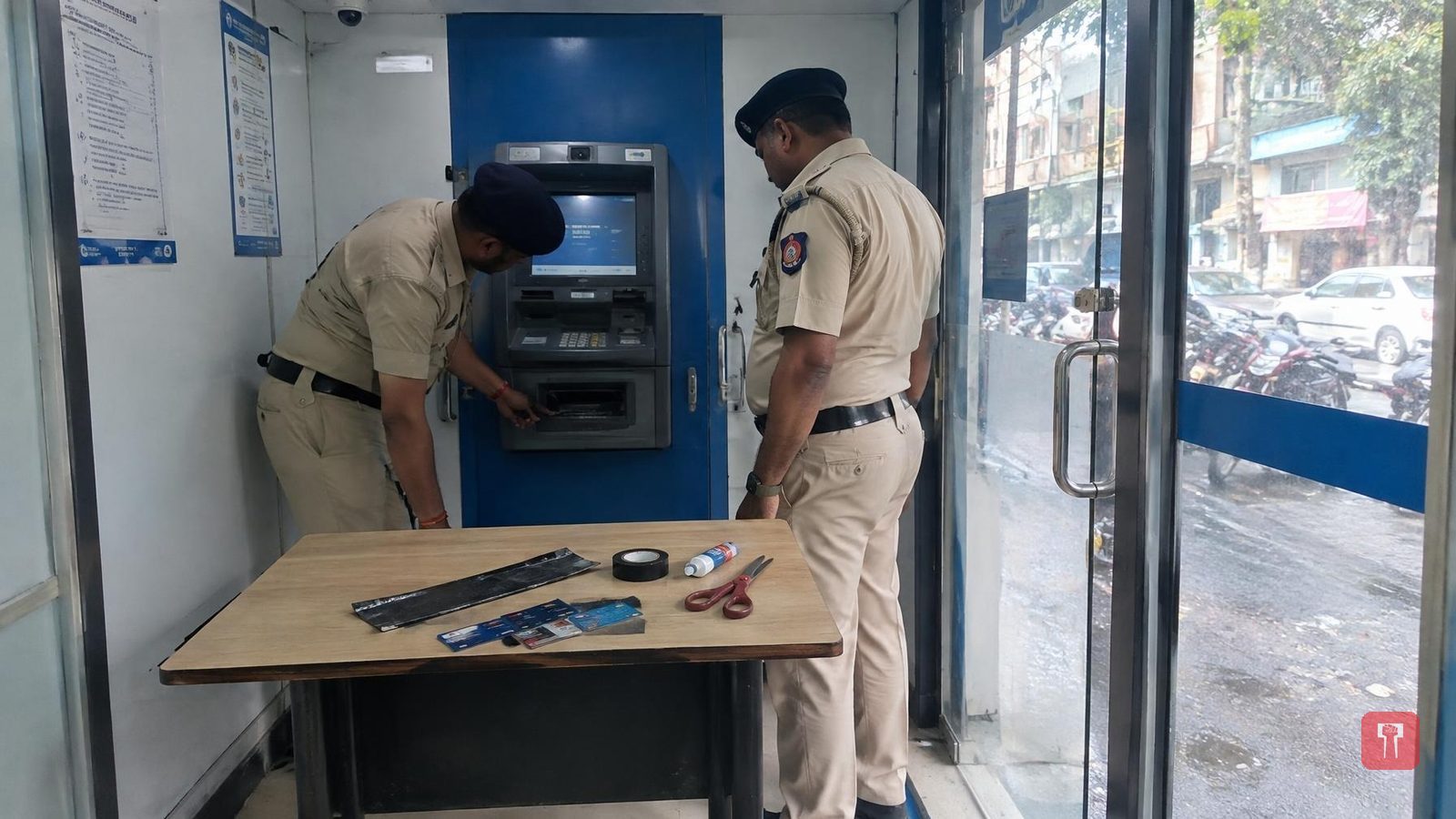 नागपूरमध्ये एटीएम मशीनला पट्टी चिकटवून ग्राहकांचे पैसे लाटणारे दोघे हुडकेश्वर पोलिसांकडून अटकेत