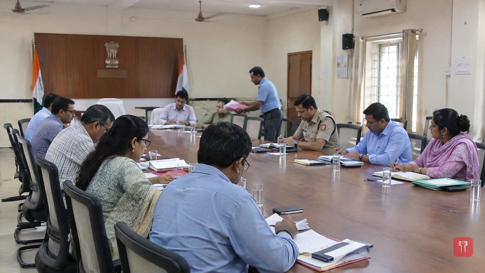 Chandrapur Collector orders police to act sternly against drug trade in district