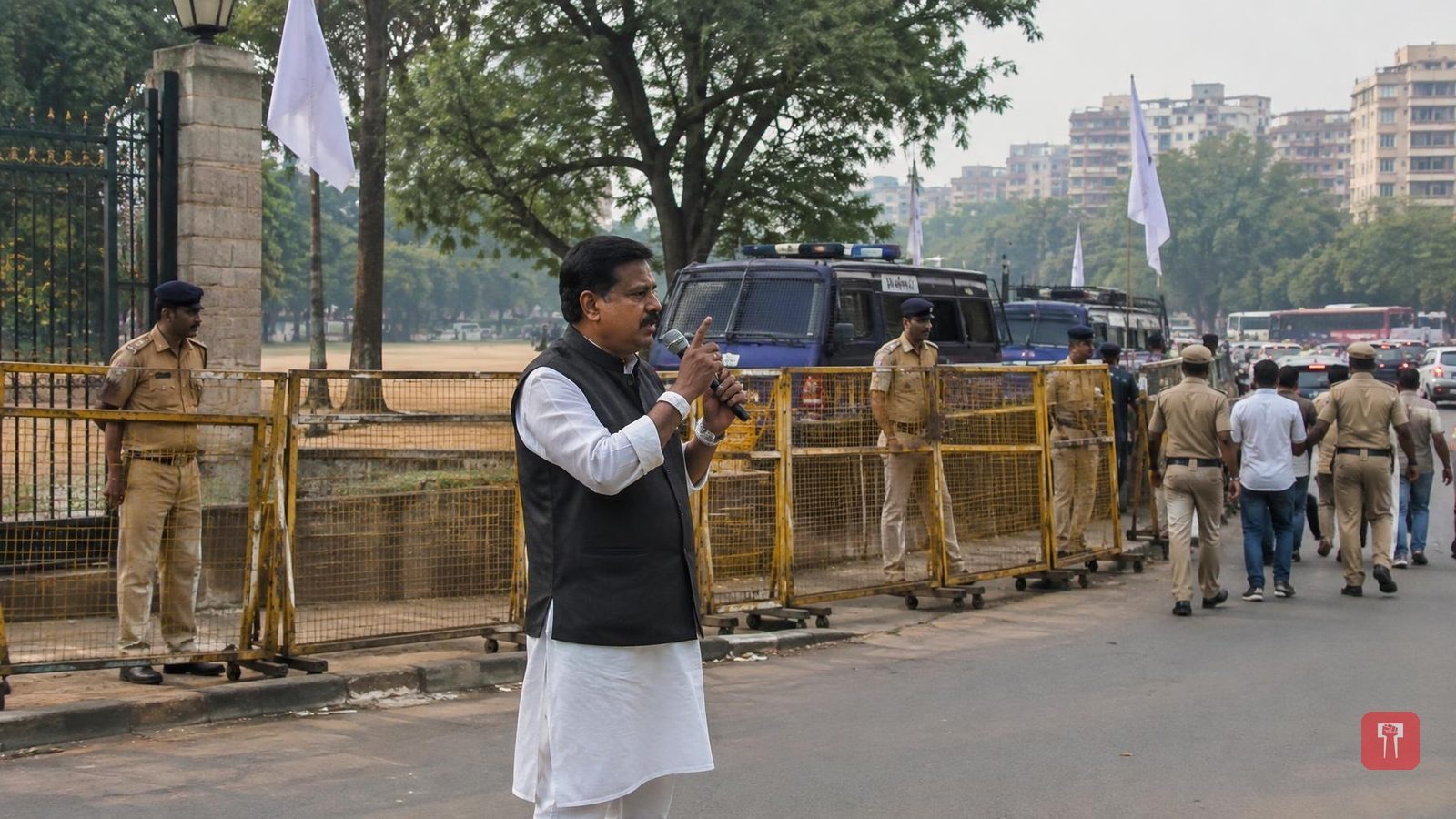 Abhijeet Dipke leads 'Jail Bharo' protest at Shivaji Park, Dadar, under heavy police presence