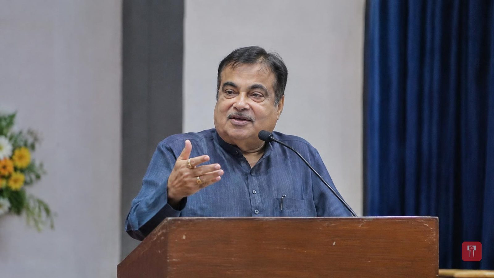 Gadkari asks Nagpur colleges to develop playing fields, offers MP funds, targets space for 1 lakh players