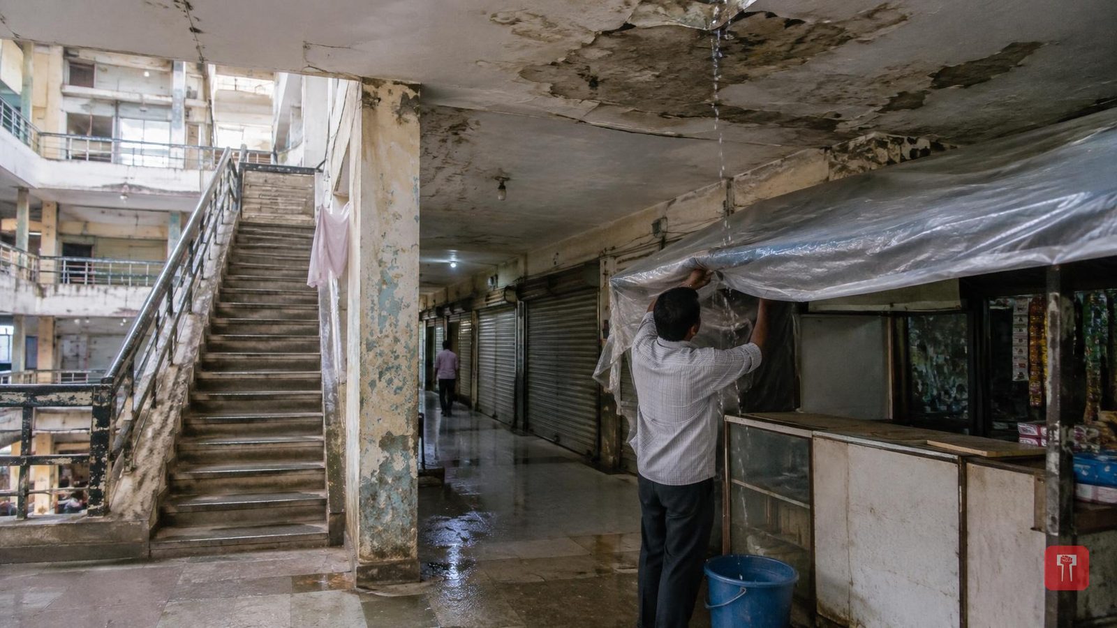 Shopkeepers at NIT's Sitabuldi trade complex complain of leaking roofs and a dilapidated women's toilet