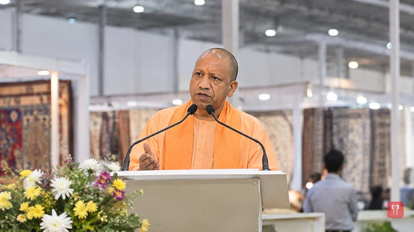 भदोहीच्या गालिच्याला जागतिक ओळख, कारागिरांना आता घरच्या मातीत संधी: योगी आदित्यनाथ