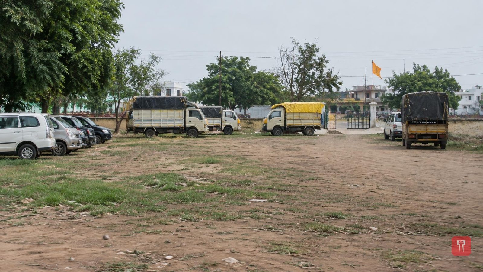 घुग्घूस के पंचशील झेंडा ओपन स्पेस में गाड़ियों की पार्किंग, आप नेता ने की शिकायत