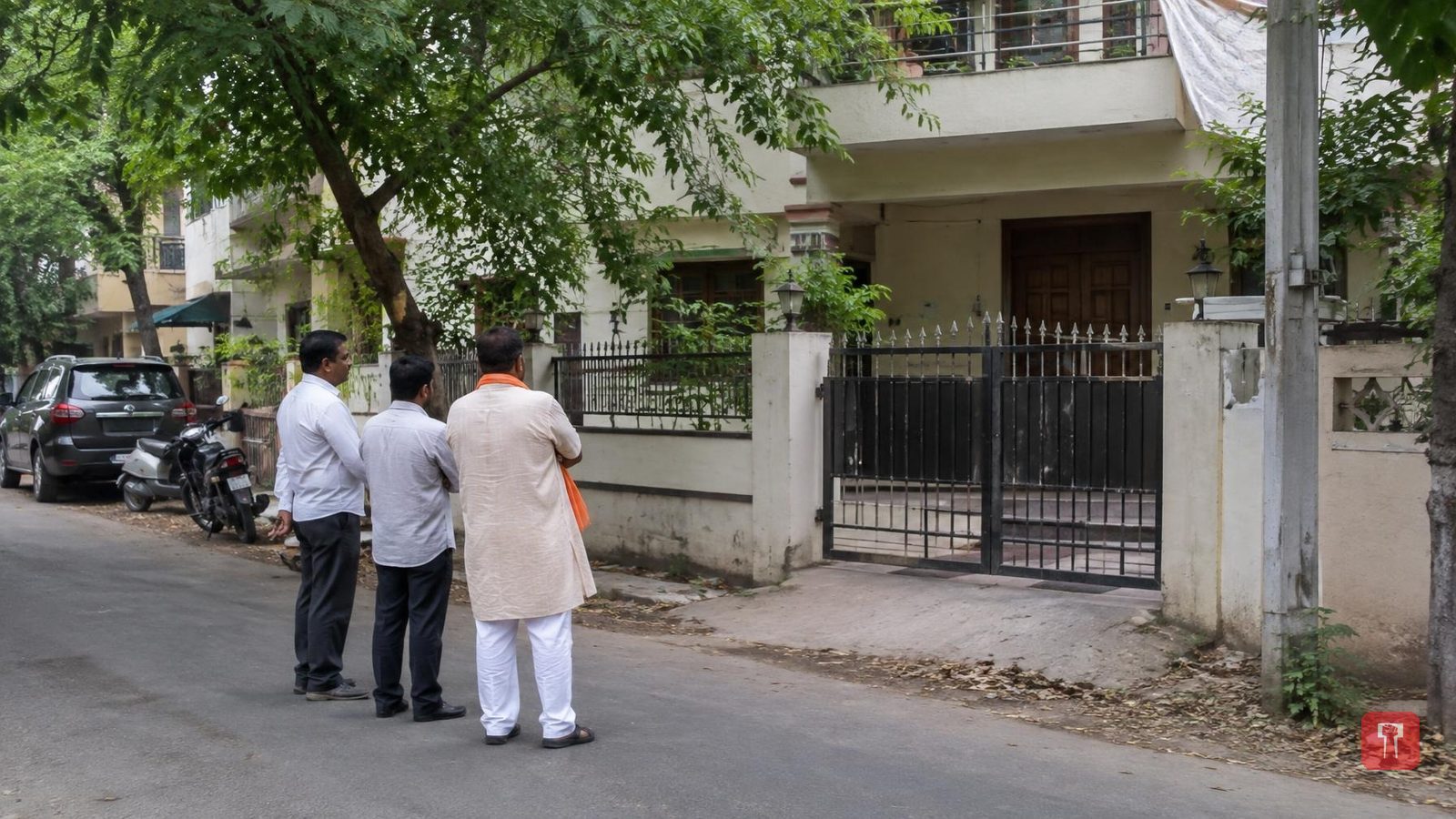 BJP state chief Ravindra Chavan visits Anil Sole's home in Nagpur, finds him absent, phone switched off