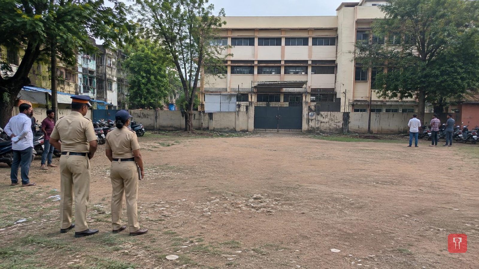 घाटकोपरमध्ये मैदानात खेळणाऱ्या १२ वर्षांच्या मुलाच्या मानेत नशेचे इंजेक्शन टोचल्याचा आरोप