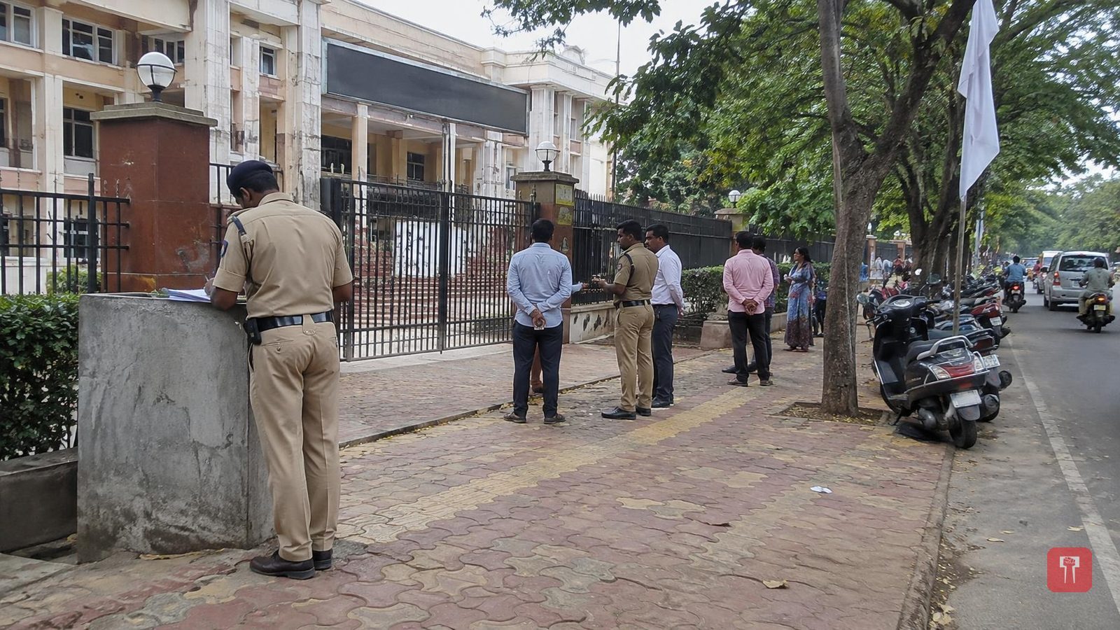 घटस्फोटाच्या तडजोडीदरम्यान नागपुरात चाकू चालले, दोन जण जखमी